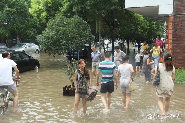 广州暴雨开车如开船