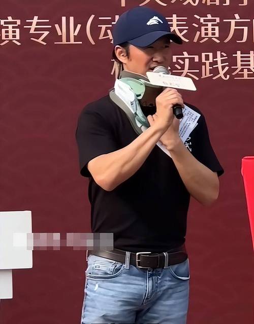 新澳门2025今晚开什么和51岁吴京赛车冠军与吴京跑车