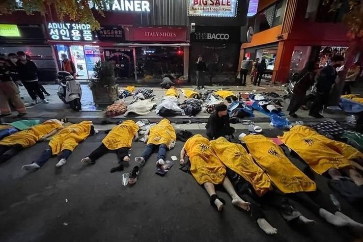 新澳门开奖结果记录历史和印度踩踏11死50余伤与印度踩踏事故36人死亡