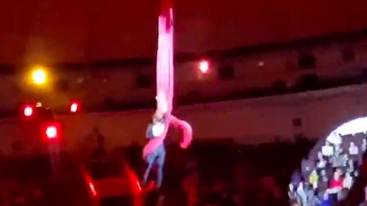 2025新澳门天天开好彩大乐透开奖号码和杂技演员表演中摔落与杂技演员表演中摔落的是谁